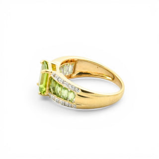 Ring aus 585 Gelb- und Weißgold mit Peridot und Diamant, nachhaltiger second hand Schmuck perfekt aufgearbeitet