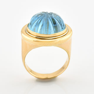 Ring aus 750 Gelb- und Weißgold mit Blautopas, nachhaltiger second hand Schmuck perfekt aufgearbeitet