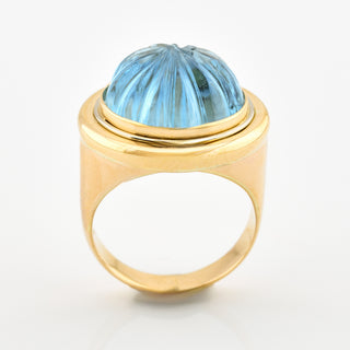 Ring aus 750 Gelb- und Weißgold mit Blautopas, nachhaltiger second hand Schmuck perfekt aufgearbeitet