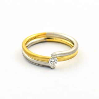 Brillantring aus 750 Gelb- und Weißgold, nachhaltiger second hand Schmuck perfekt aufgearbeitet
