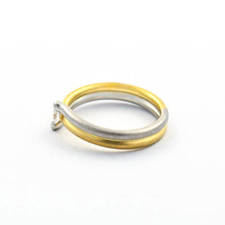 Brillantring aus 750 Gelb- und Weißgold, nachhaltiger second hand Schmuck perfekt aufgearbeitet