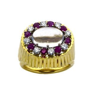 Ring aus 750 Gelb- und Weißgold mit Mondstein, Rubin und Brillant, nachhaltiger second hand Schmuck perfekt aufgearbeitet