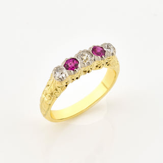 Rubinring aus 585 Gelb- und Weißgold mit Brillant, nachhaltiger second hand Schmuck perfekt aufgearbeitet