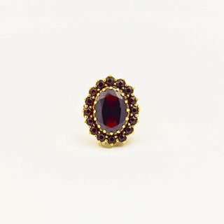 Granatring aus 333 Gelbgold, nachhaltiger second hand Schmuck perfekt aufgearbeitet