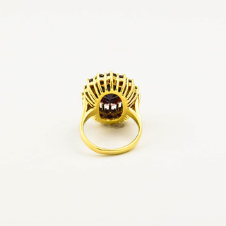 Granatring aus 333 Gelbgold, nachhaltiger second hand Schmuck perfekt aufgearbeitet