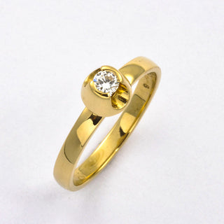 Brillantring aus 750 Gelbgold, hochwertiger second hand Schmuck perfekt aufgearbeitet