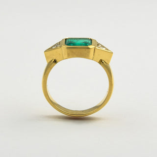Smaragdring aus 750 Gelbgold mit Diamant, nachhaltiger second hand Schmuck perfekt aufgearbeitet