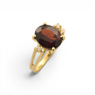 Granatring aus 585 Gelbgold mit Brillant, nachhaltiger second-hand Schmuck perfekt aufgearbeitet