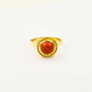 Ring aus 585 Gelbgold mit Koralle, nachhaltiger second hand Schmuck perfekt aufgearbeitet