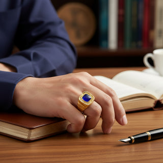 Ring aus 585 Gelbgold mit Lapislazuli, nachhaltiger second hand Schmuck perfekt aufgearbeitet
