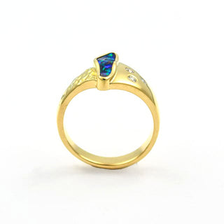 Ring aus 750 Gelbgold mit Opal und Brillant, nachhaltiger second hand Schmuck perfekt aufgearbeitet