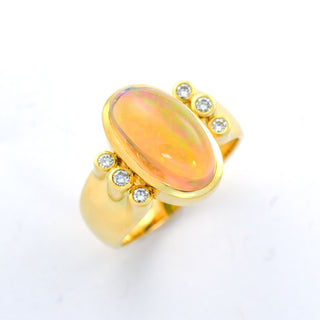 Ring aus 750 Gelbgold mit Opal und Brillant, nachhaltiger second hand Schmuck perfekt aufgearbeitet