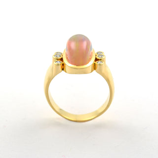 Ring aus 750 Gelbgold mit Opal und Brillant, nachhaltiger second hand Schmuck perfekt aufgearbeitet