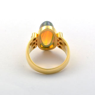 Ring aus 750 Gelbgold mit Opal und Brillant, nachhaltiger second hand Schmuck perfekt aufgearbeitet