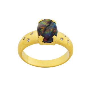 Ring aus 750 Gelbgold mit Opal und Brillant, nachhaltiger second hand Schmuck perfekt aufgearbeitet