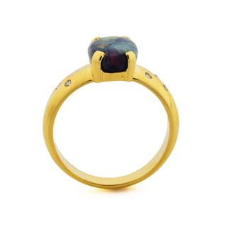 Ring aus 750 Gelbgold mit Opal und Brillant, nachhaltiger second hand Schmuck perfekt aufgearbeitet