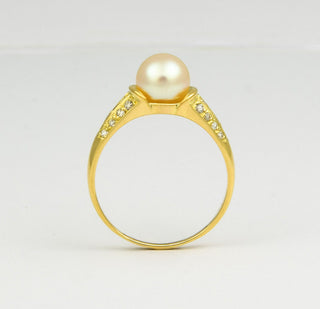 Ring aus 750 Gelbgold mit Perle und Brillant, nachhaltiger second hand Schmuck perfekt aufgearbeitet