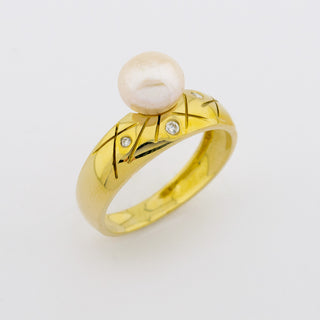 Ring aus 585 Gelbgold mit Perle und Diamant, nachhaltiger second hand Schmuck perfekt aufgearbeitet