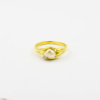 Ring aus 585 Gelbgold mit Perle und Diamant, nachhaltiger second hand Schmuck perfekt aufgearbeitet
