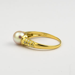 Ring aus 750 Gelbgold mit Perle und Brillant, nachhaltiger second hand Schmuck perfekt aufgearbeitet