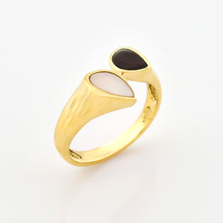 Ring aus 750 Gelbgold mit Perlmutt, nachhaltiger second hand Schmuck perfekt aufgearbeitet