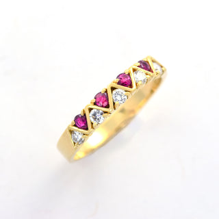 Rubinring aus 585 Gelbgold mit Brillant, nachhaltiger second hand Schmuck perfekt aufgearbeitet