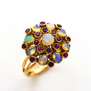 Rubinring aus 585 Gelbgold mit Opal, nachhaltiger second hand Schmuck perfekt aufgearbeitet