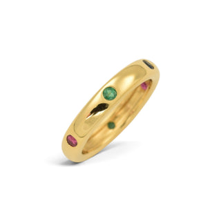 Saphirring aus 750 Gelbgold mit Rubin und Smaragd, nachhaltiger second-hand Schmuck perfekt aufgearbeitet