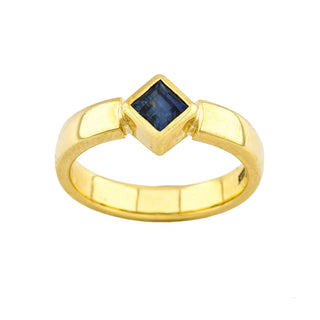 Saphirring aus 585 Gelbgold, nachhaltiger second hand Schmuck perfekt aufgearbeitet