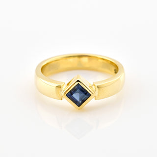 Saphirring aus 585 Gelbgold, nachhaltiger second hand Schmuck perfekt aufgearbeitet