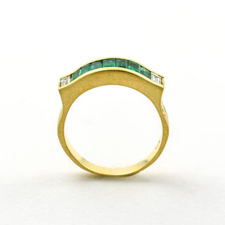 Smaragdring aus 750 Gelbgold mit Diamant, nachhaltiger second hand Schmuck perfekt aufgearbeitet