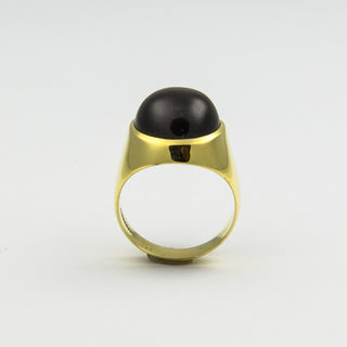 Ring aus 585 Gelbgold mit Sterndiopsid, nachhaltiger second hand Schmuck perfekt aufgearbeitet