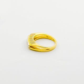 Ring aus 585 Gelb- und Weißgold mit Brillant, nachhaltiger second hand Schmuck perfekt aufgearbeitet