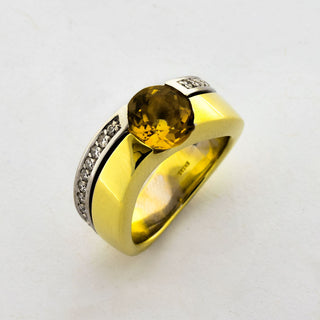 Ring aus 585 Gelb- und Weißgold mit Citrin und Brillant, nachhaltiger second hand Schmuck perfekt aufgearbeitet
