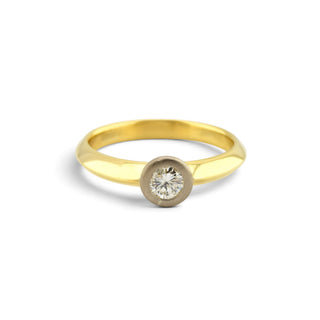 Brillantring aus 750 Gelb- und Weißgold, nachhaltiger second-hand Schmuck perfekt aufgearbeitet