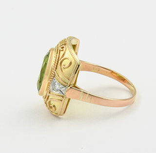 Ring aus 585 Gelb- und Weißgold mit Peridot und Brillant, nachhaltiger second hand Schmuck perfekt aufgearbeitet