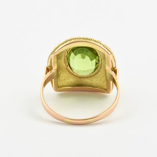 Ring aus 585 Gelb- und Weißgold mit Peridot und Brillant, nachhaltiger second hand Schmuck perfekt aufgearbeitet