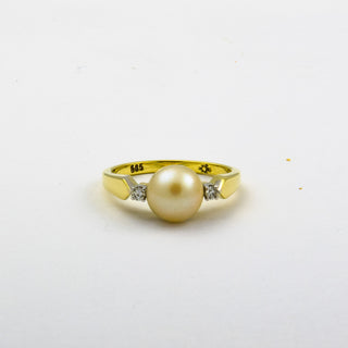 Ring aus 585 Gelb- und Weißgold mit Perle und Diamant, nachhaltiger second hand Schmuck perfekt aufgearbeitet