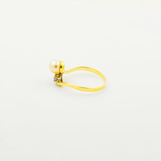 Ring aus 585 Gelb- und Weißgold mit Perle und Diamant, nachhaltiger second hand Schmuck perfekt aufgearbeitet