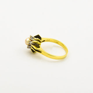 Ring aus 585 Gelb- und Weißgold mit Perle und Brillant, nachhaltiger second hand Schmuck perfekt aufgearbeitet