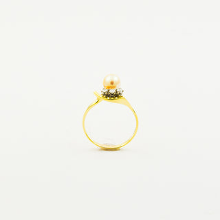 Ring aus 585 Gelb- und Weißgold mit Perle und Diamant, nachhaltiger second hand Schmuck perfekt aufgearbeitet