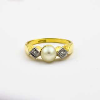 Ring aus 585 Gelb- und Weißgold mit Perle und Diamant, hochwertiger second hand Schmuck perfekt aufgearbeitet
