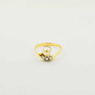 Ring aus 585 Gelb- und Weißgold mit Perle und Diamant, nachhaltiger second hand Schmuck perfekt aufgearbeitet