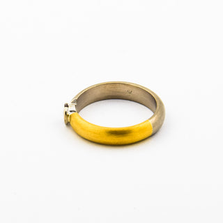 Rubinring aus 750 Gelb- und Weißgold, nachhaltiger second hand Schmuck perfekt aufgearbeitet