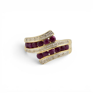 Rubinring aus 585 Gelb- und Weißgold mit Diamant, nachhaltiger second-hand Schmuck perfekt aufgearbeitet
