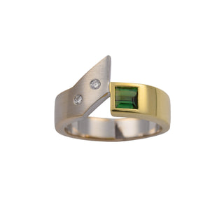 Ring aus 585 Gelb- und Weißgold mit Turmalin und Brillant, nachhaltiger second-hand Schmuck perfekt aufgearbeitet