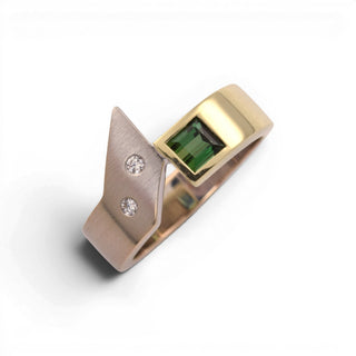 Ring aus 585 Gelb- und Weißgold mit Turmalin und Brillant, nachhaltiger second-hand Schmuck perfekt aufgearbeitet