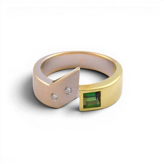 Ring aus 585 Gelb- und Weißgold mit Turmalin und Brillant, nachhaltiger second-hand Schmuck perfekt aufgearbeitet