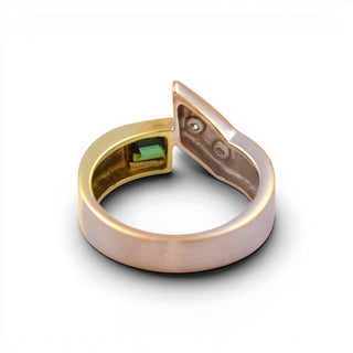 Ring aus 585 Gelb- und Weißgold mit Turmalin und Brillant, nachhaltiger second-hand Schmuck perfekt aufgearbeitet