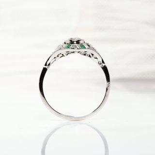 Brillantring aus Platin mit Diamant und Smaragd, nachhaltiger second hand Schmuck perfekt aufgearbeitet